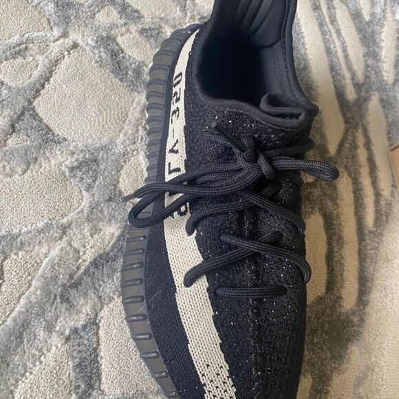 Adidas Yeezy Boost 350 V2 core black white - Picture 3 of 4